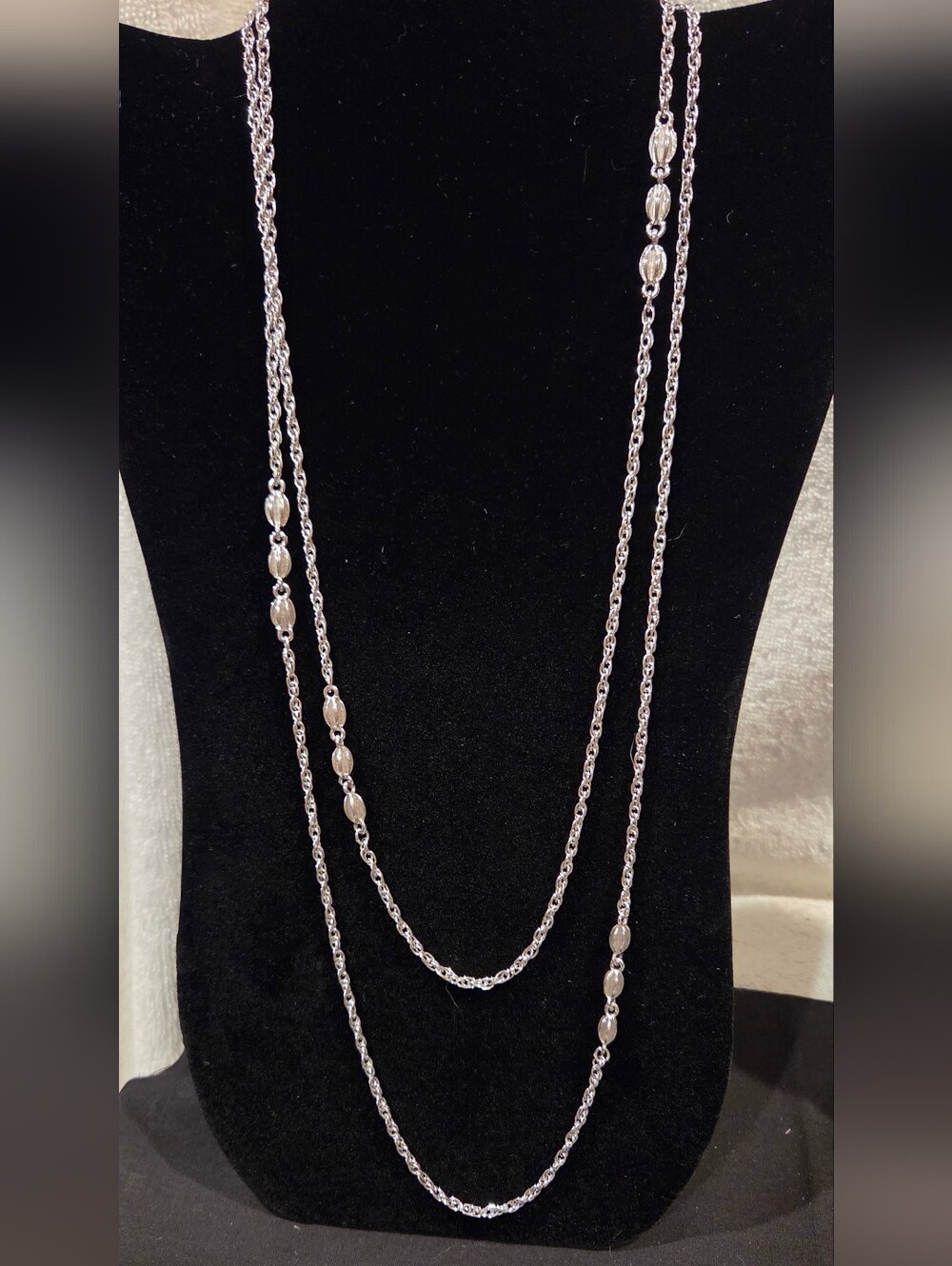 MONET VINTAGE NECKLACE WITH OVAL STATION LINKS